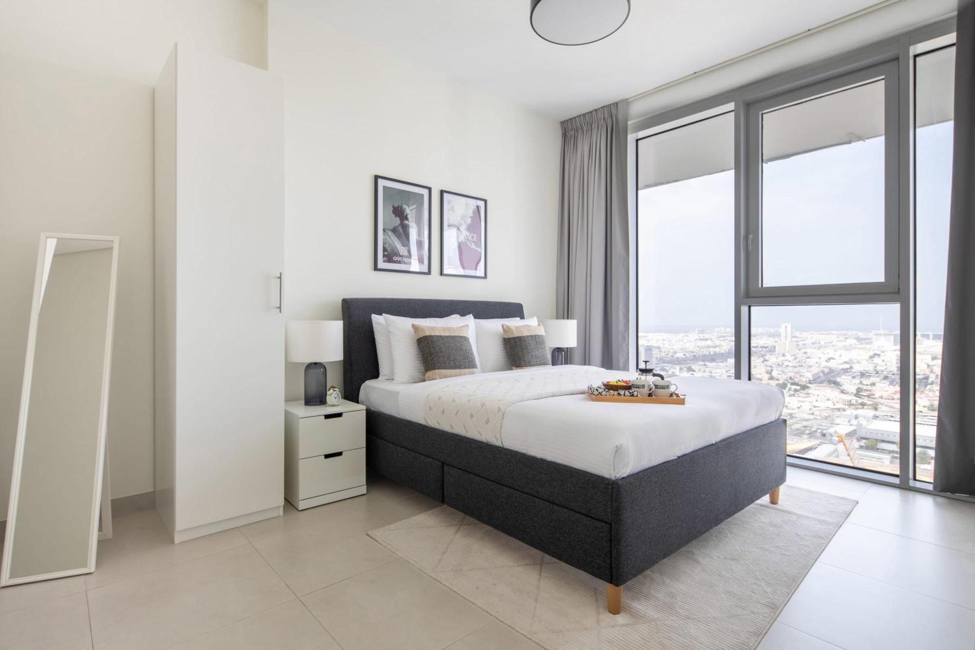 Frank Porter - 1 Residences Apartment *
